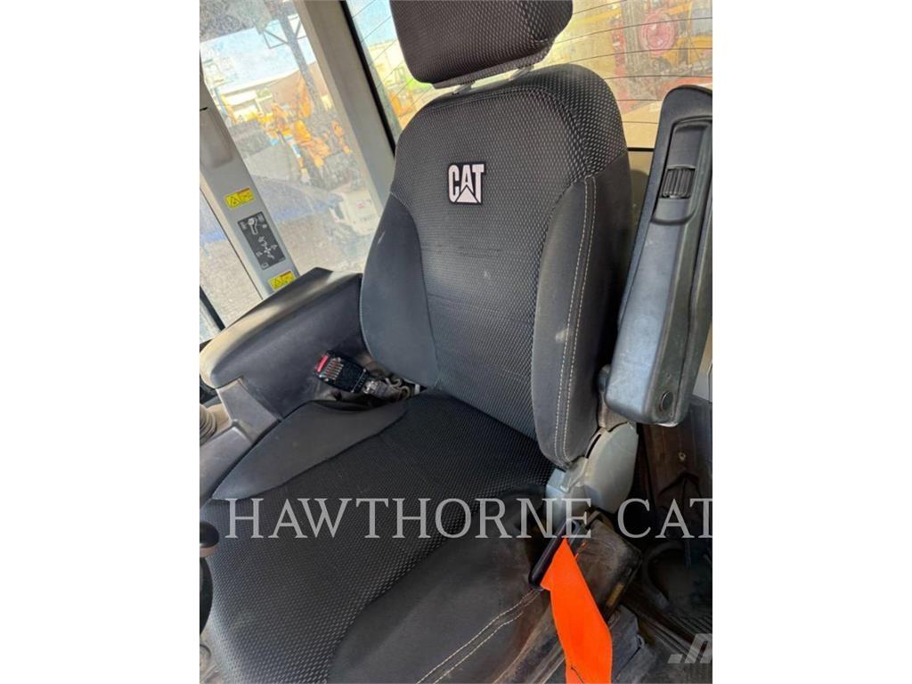 CAT 938M Iekrāvēji uz riteņiem