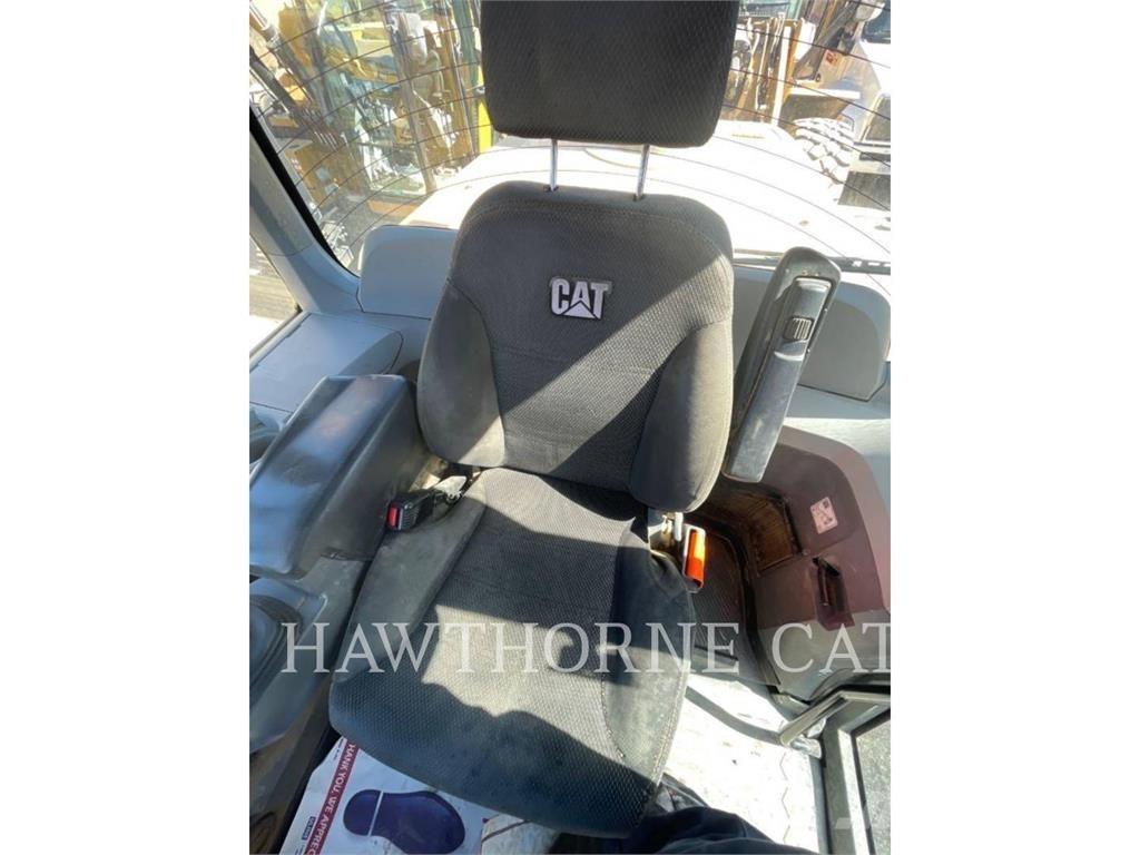 CAT 938M Iekrāvēji uz riteņiem
