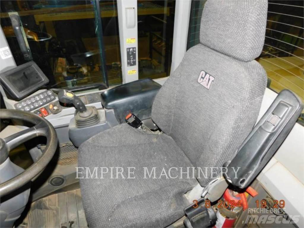 CAT 938M FC Iekrāvēji uz riteņiem