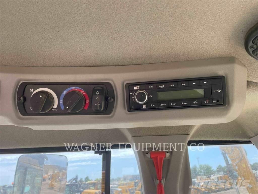 CAT 938M FC Iekrāvēji uz riteņiem
