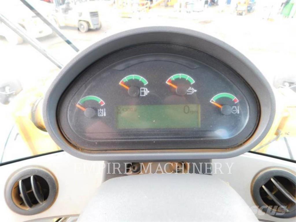 CAT 938M FC Iekrāvēji uz riteņiem