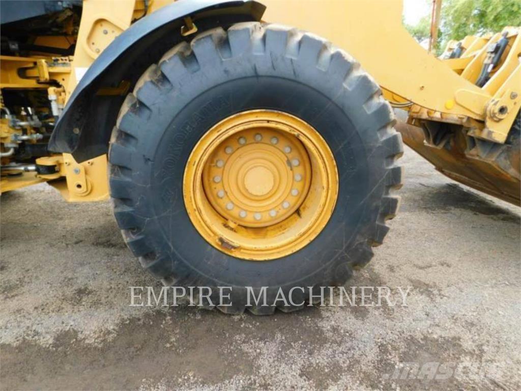 CAT 938M FC Iekrāvēji uz riteņiem