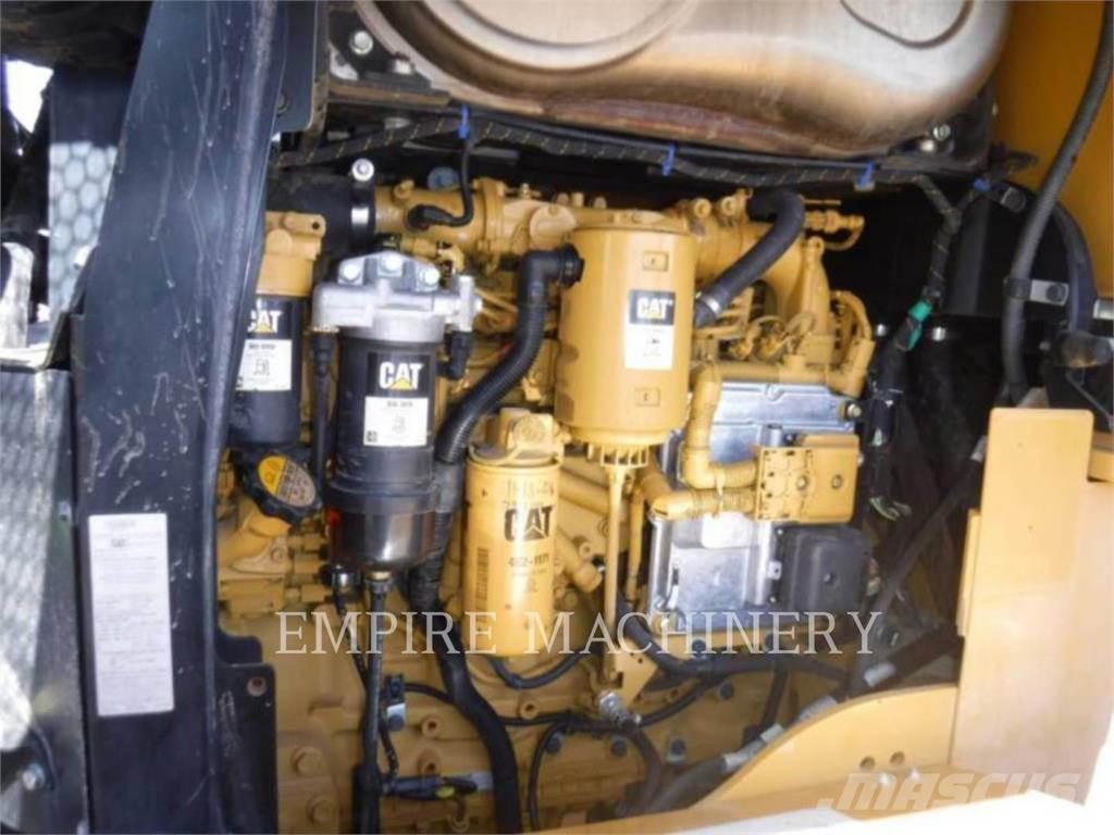 CAT 938M FC Iekrāvēji uz riteņiem