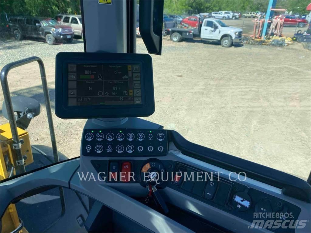 CAT 938M FC Iekrāvēji uz riteņiem