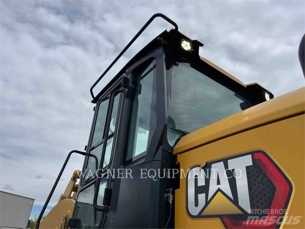 CAT 938M HL Iekrāvēji uz riteņiem