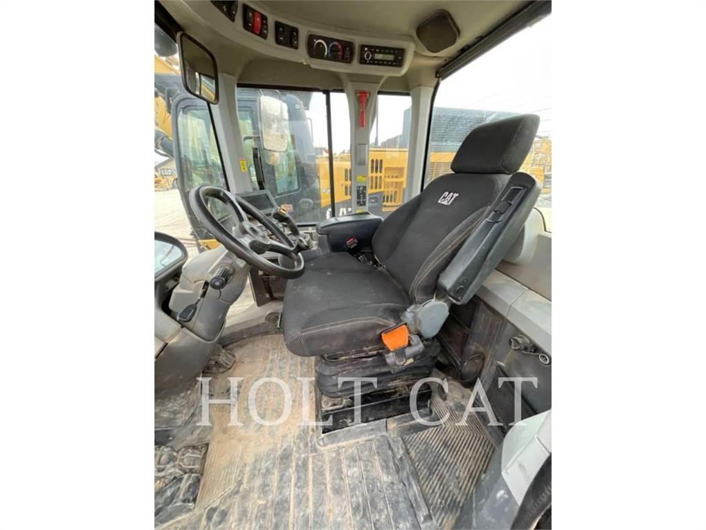 CAT 938M QC Iekrāvēji uz riteņiem