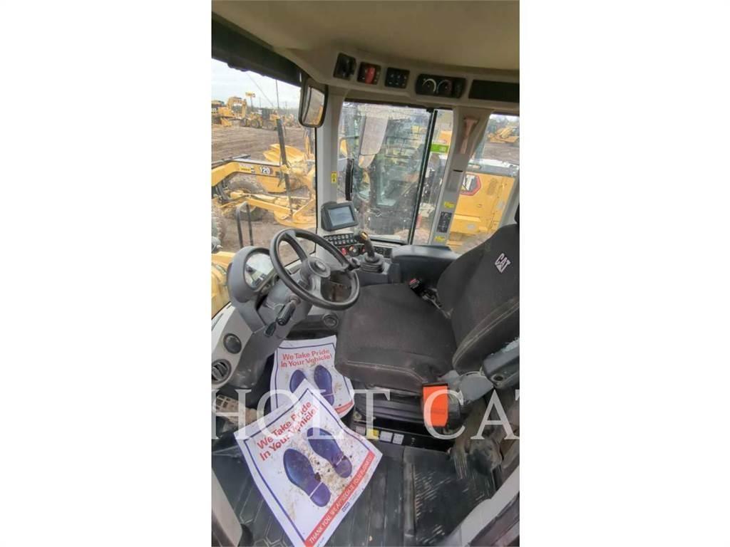 CAT 938M QC Iekrāvēji uz riteņiem
