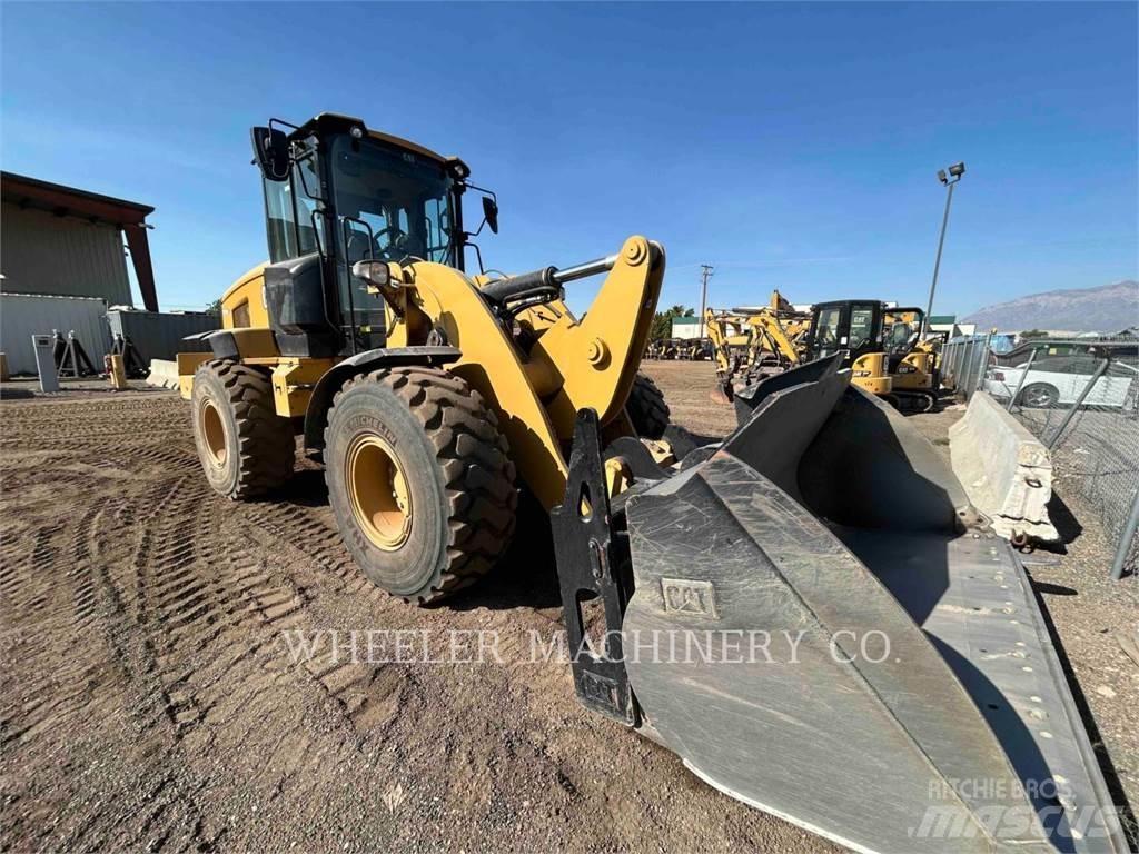 CAT 938M QC 3V Iekrāvēji uz riteņiem