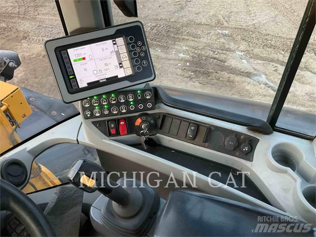 CAT 938M R+ Iekrāvēji uz riteņiem