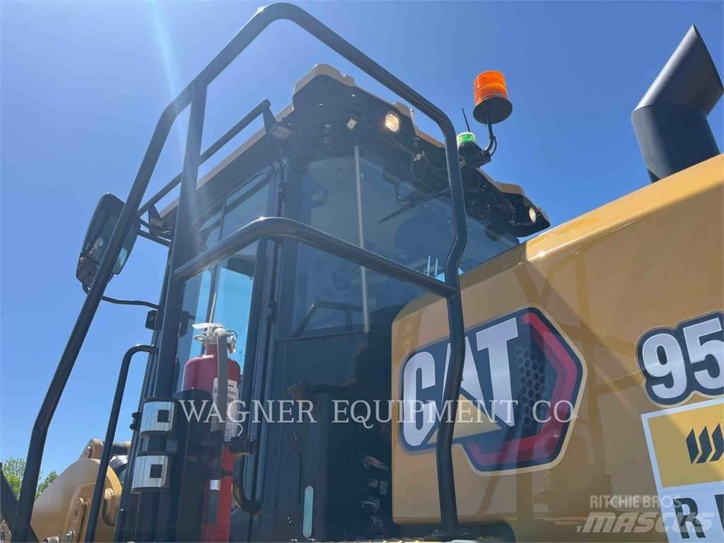 CAT 950 Iekrāvēji uz riteņiem