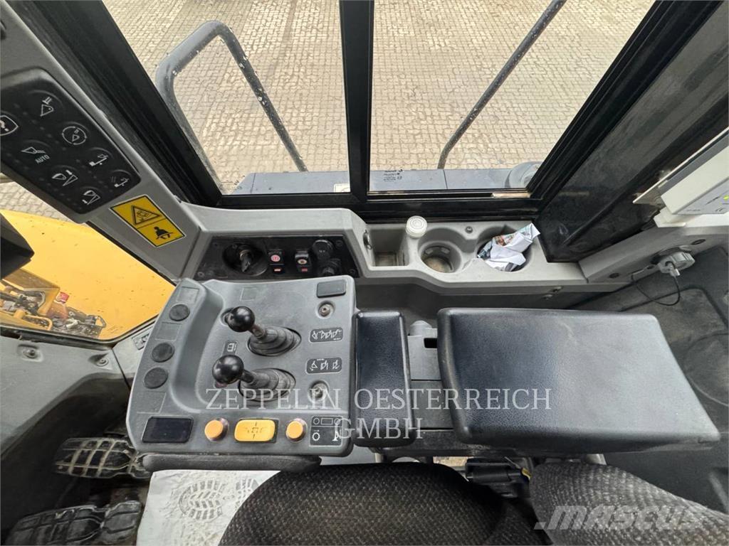 CAT 950K Iekrāvēji uz riteņiem