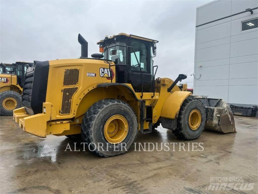 CAT 950M Iekrāvēji uz riteņiem