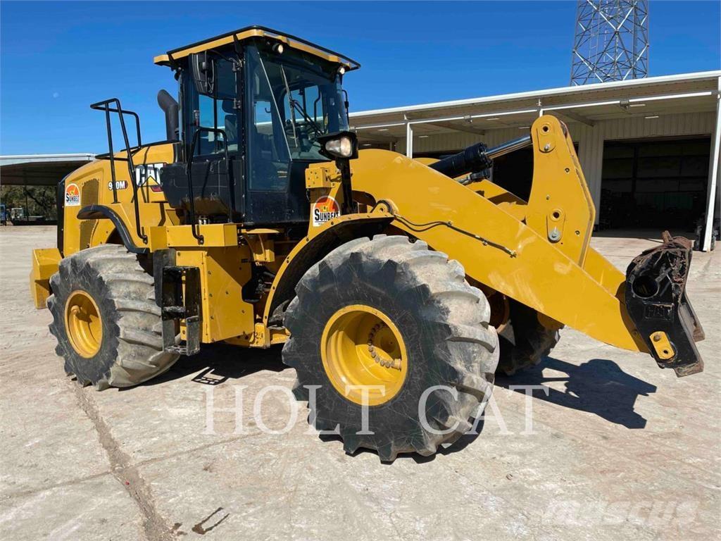 CAT 950M Iekrāvēji uz riteņiem