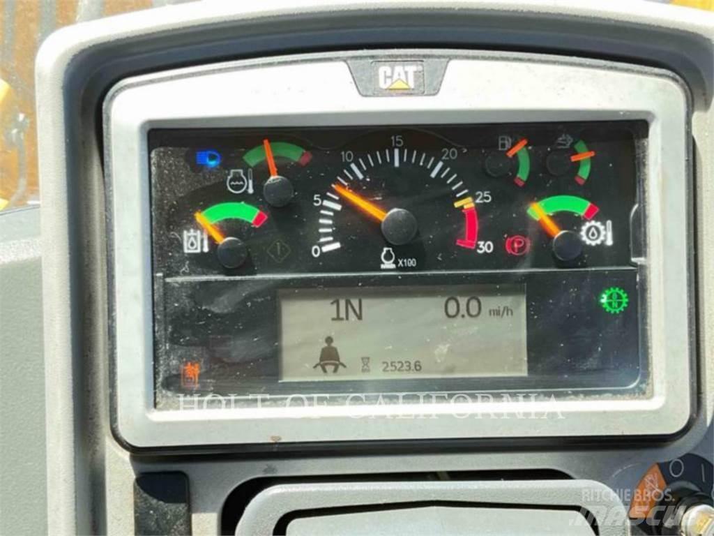 CAT 950M Iekrāvēji uz riteņiem