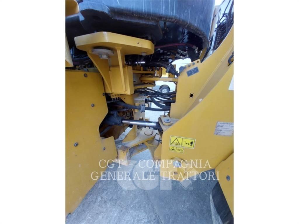 CAT 950M Iekrāvēji uz riteņiem