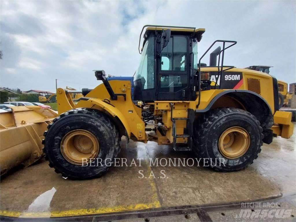 CAT 950M Iekrāvēji uz riteņiem