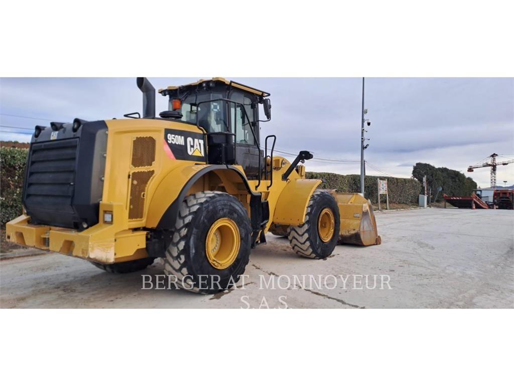 CAT 950M Iekrāvēji uz riteņiem