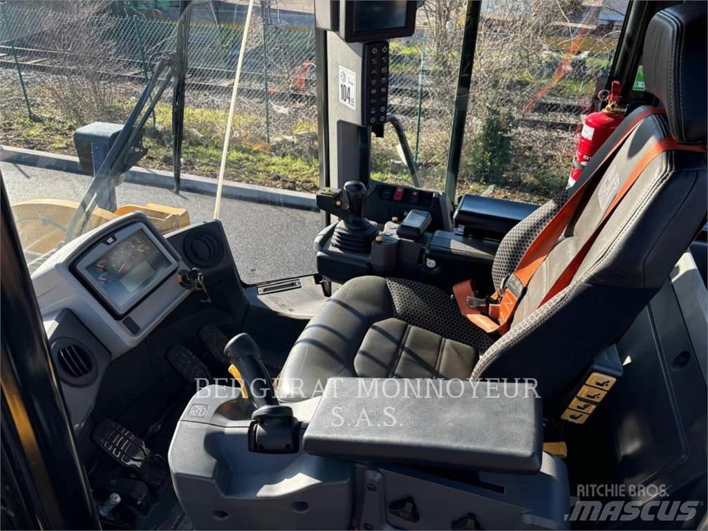CAT 950M Iekrāvēji uz riteņiem