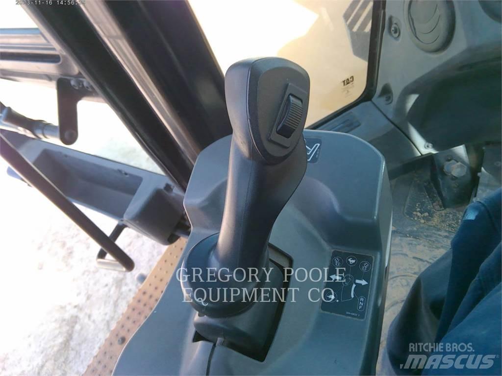 CAT 950M Iekrāvēji uz riteņiem