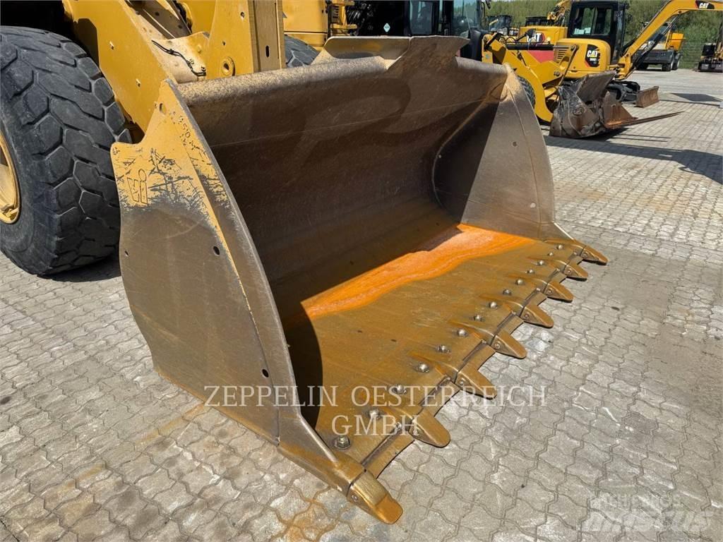 CAT 950M Iekrāvēji uz riteņiem