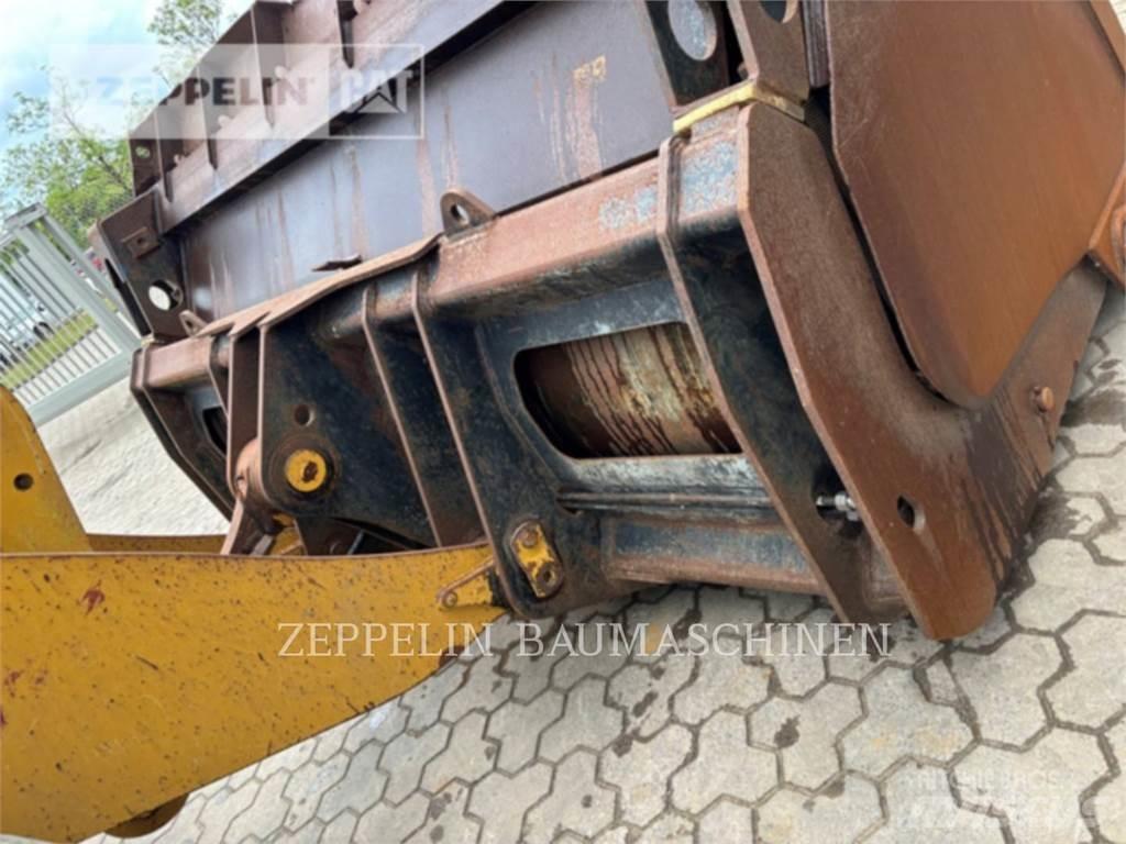 CAT 950M Iekrāvēji uz riteņiem