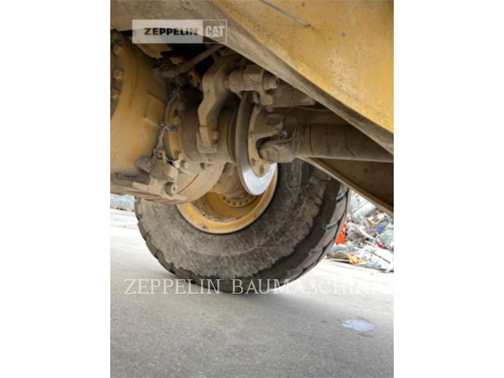CAT 950M Iekrāvēji uz riteņiem