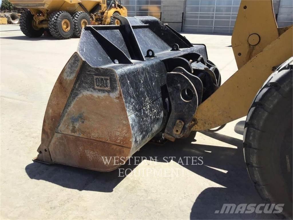 CAT 950M Iekrāvēji uz riteņiem