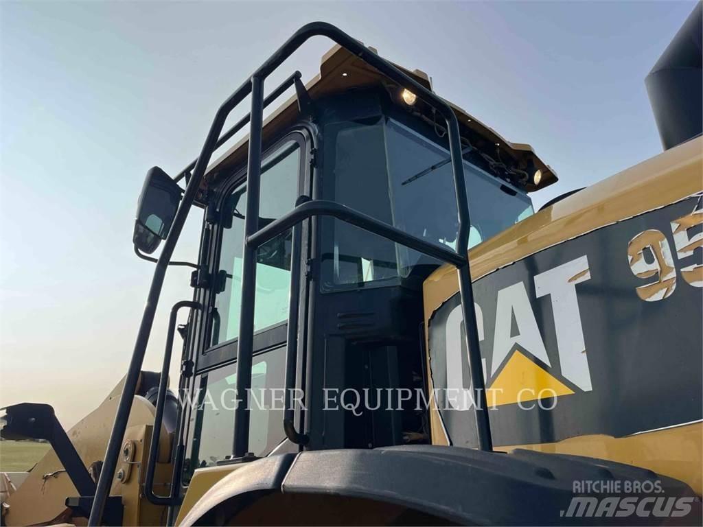 CAT 950M Iekrāvēji uz riteņiem