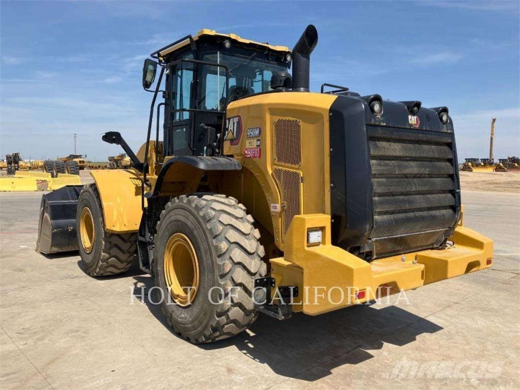 CAT 950M Iekrāvēji uz riteņiem