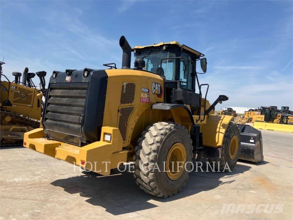 CAT 950M Iekrāvēji uz riteņiem