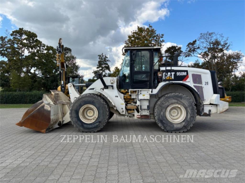 CAT 950M Iekrāvēji uz riteņiem