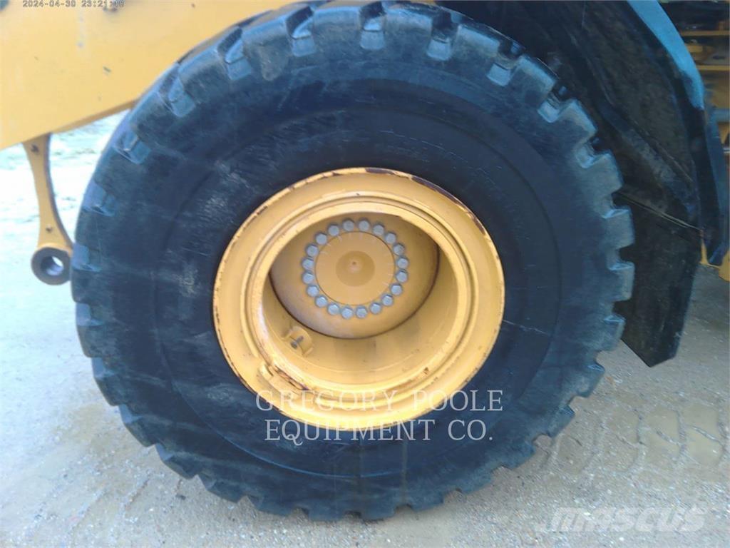 CAT 950M Iekrāvēji uz riteņiem