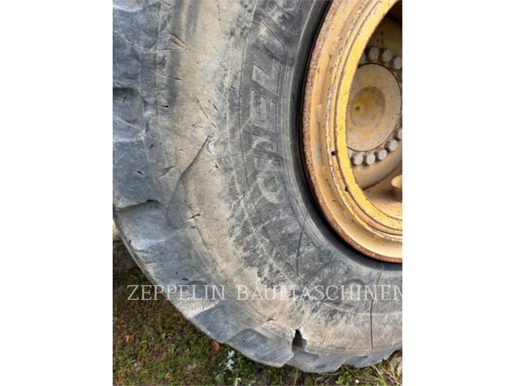 CAT 950M Iekrāvēji uz riteņiem