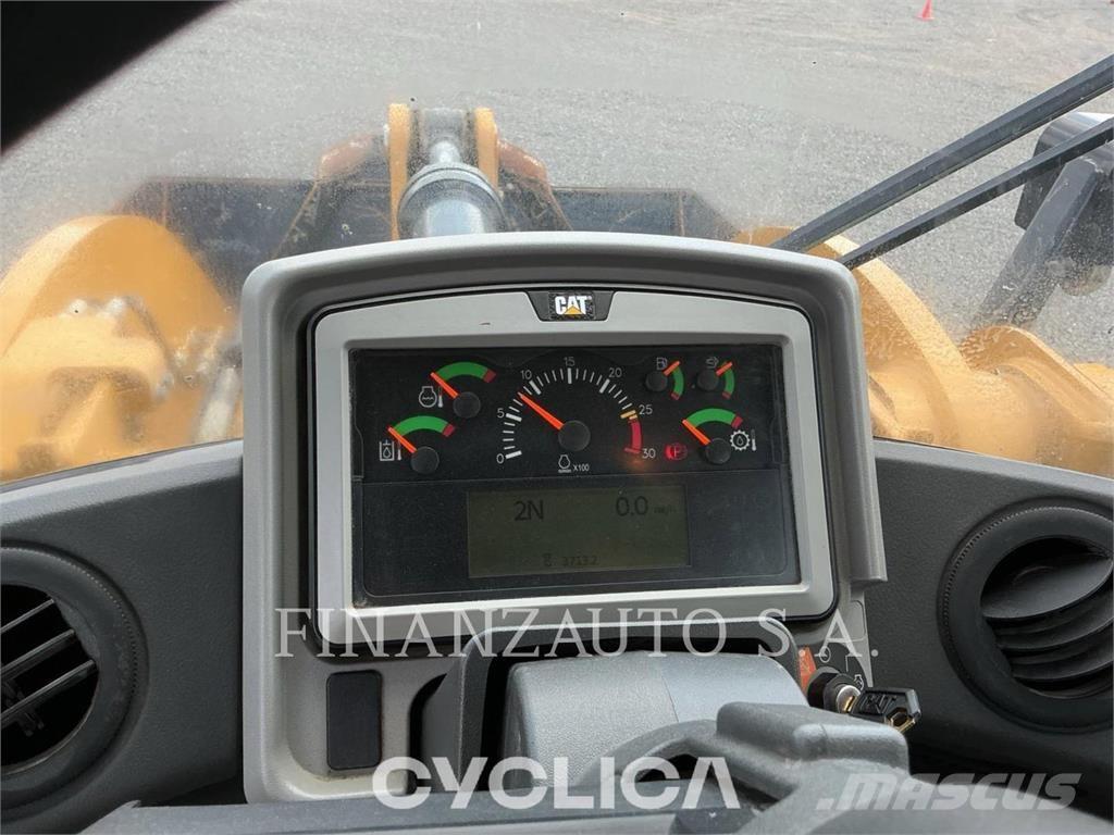 CAT 950M Iekrāvēji uz riteņiem