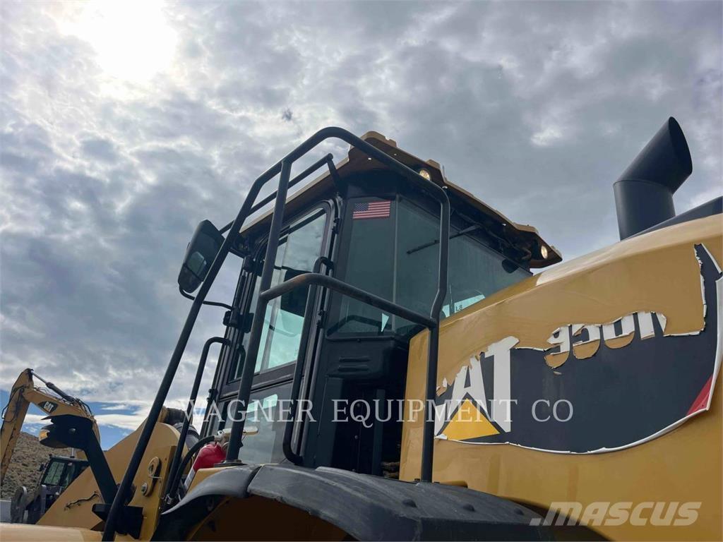 CAT 950M Iekrāvēji uz riteņiem