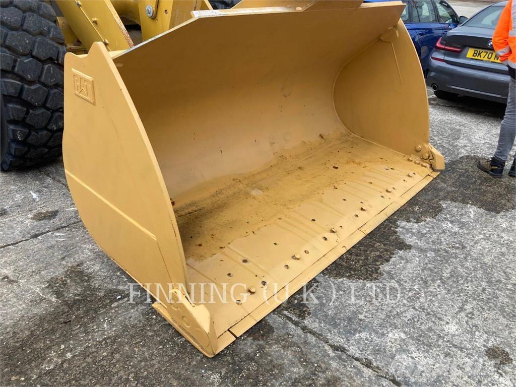 CAT 950M Iekrāvēji uz riteņiem