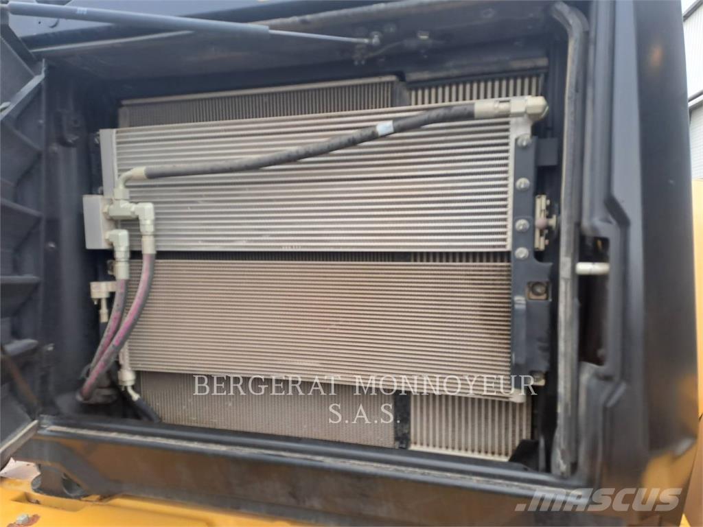 CAT 950M Iekrāvēji uz riteņiem