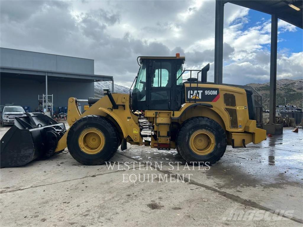 CAT 950M Iekrāvēji uz riteņiem