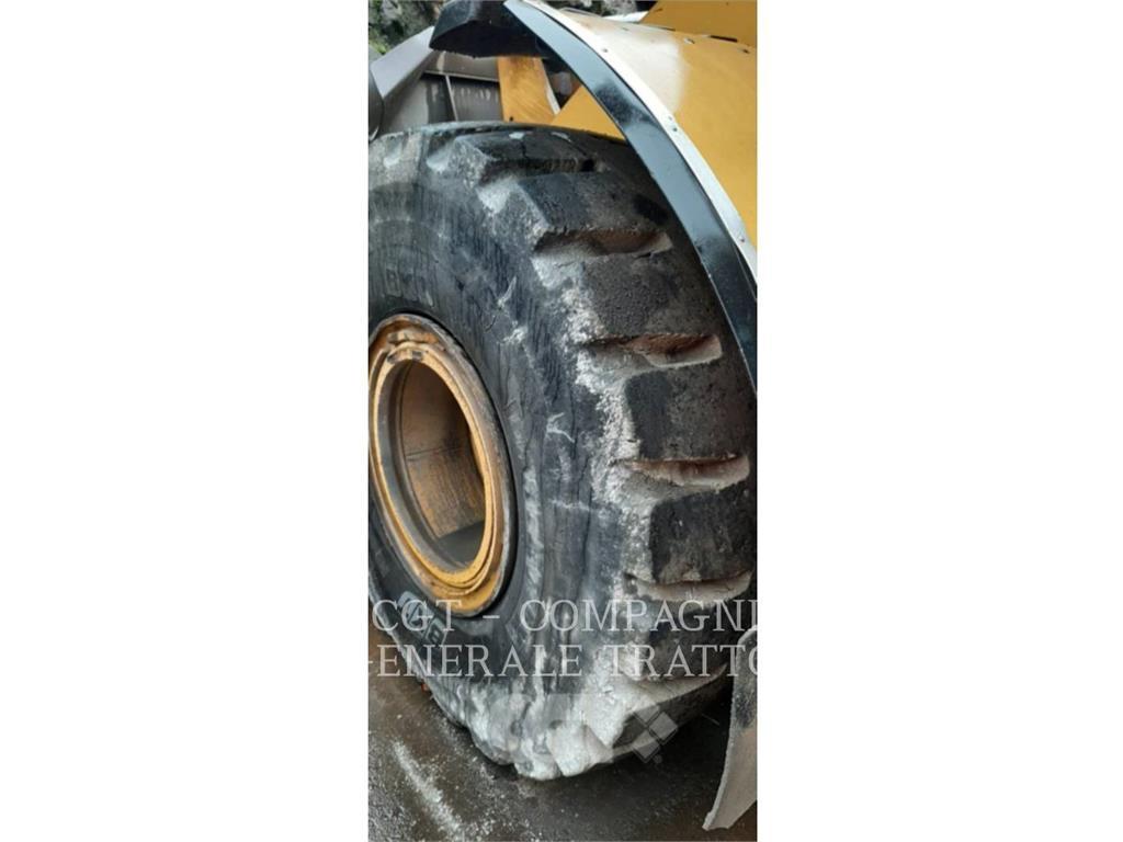 CAT 950M Iekrāvēji uz riteņiem