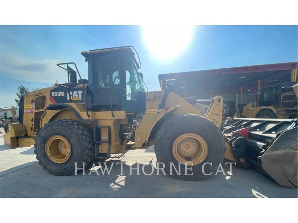 CAT 950M Iekrāvēji uz riteņiem