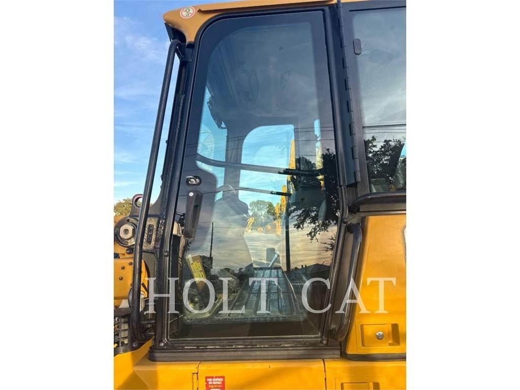 CAT 953 PO Kāpurķēžu iekrāvēji