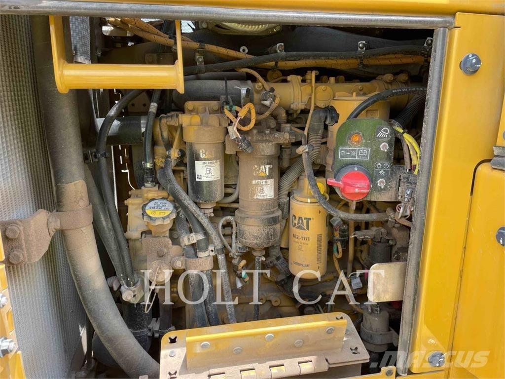 CAT 953 QC Kāpurķēžu iekrāvēji