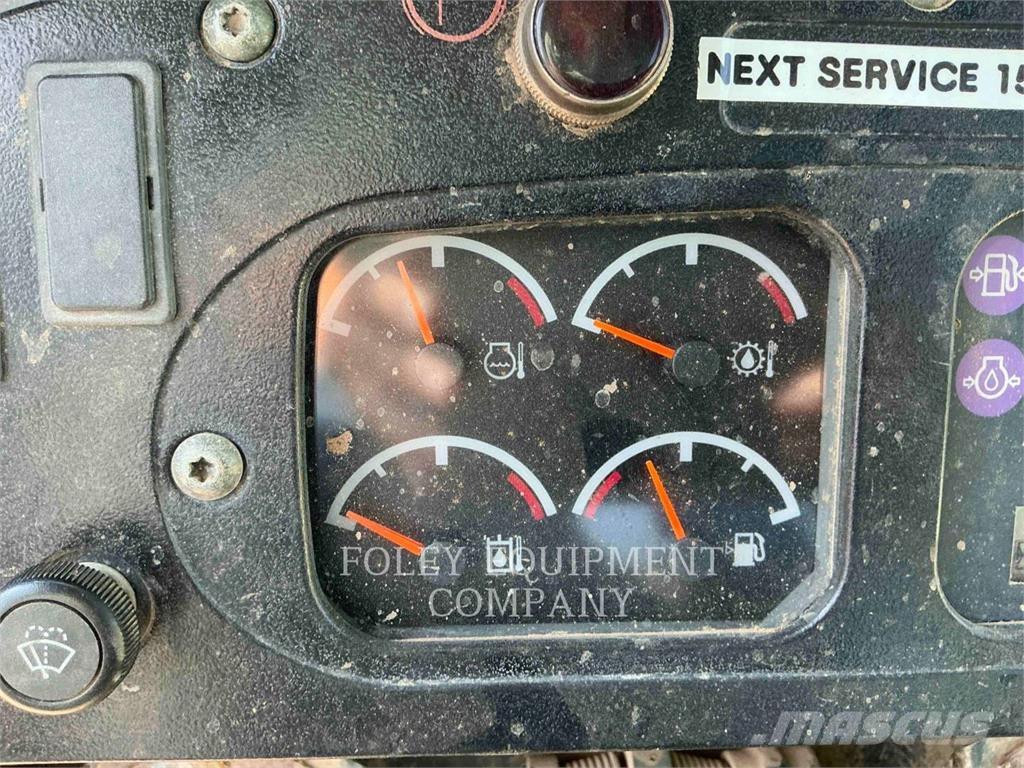 CAT 953C Kāpurķēžu iekrāvēji