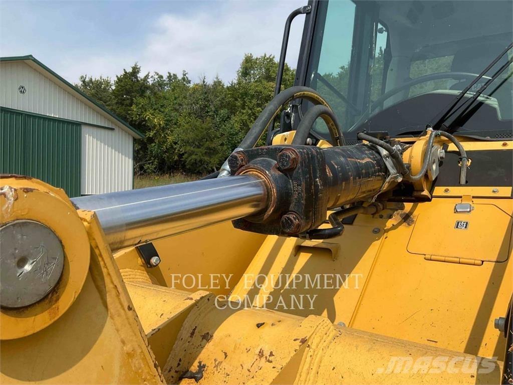 CAT 953D Kāpurķēžu iekrāvēji