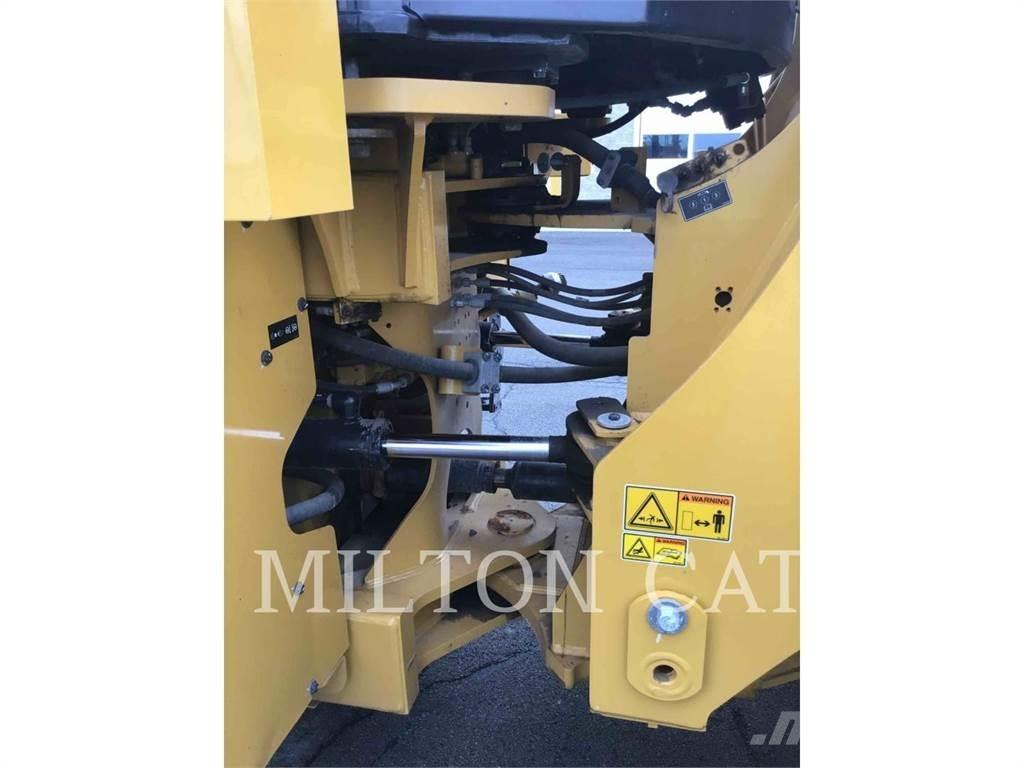 CAT 962M Iekrāvēji uz riteņiem