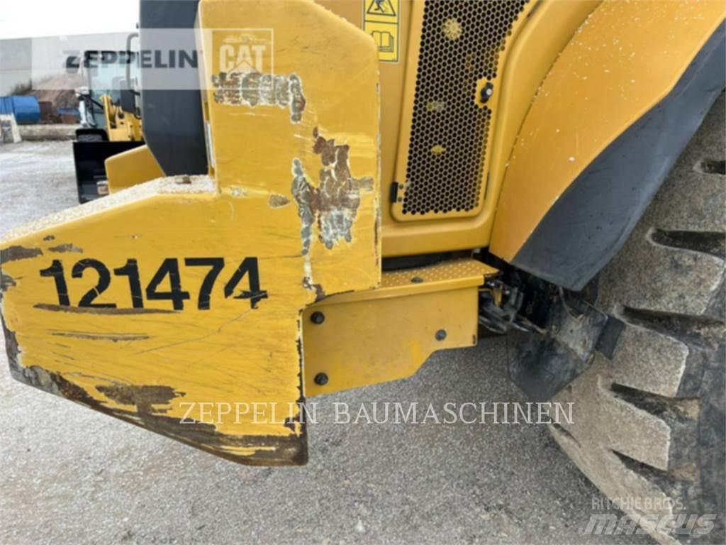 CAT 962M Iekrāvēji uz riteņiem