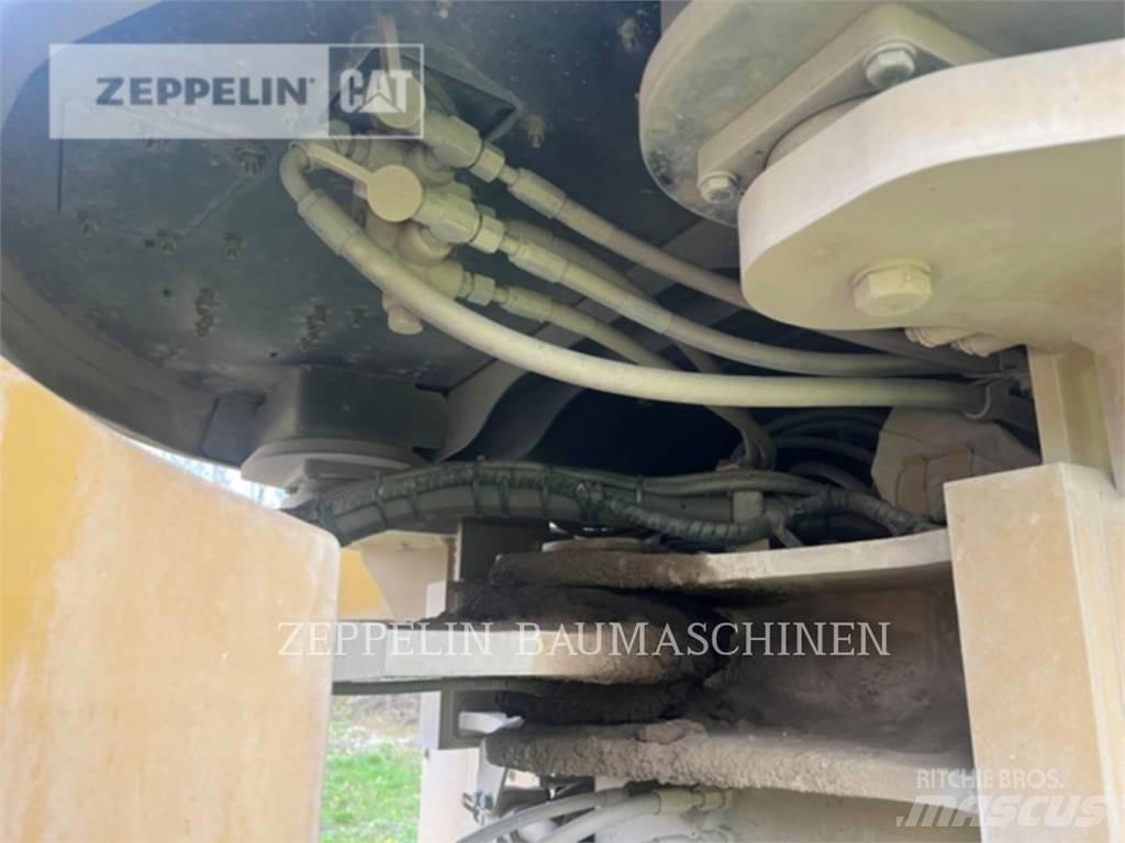CAT 962M Iekrāvēji uz riteņiem