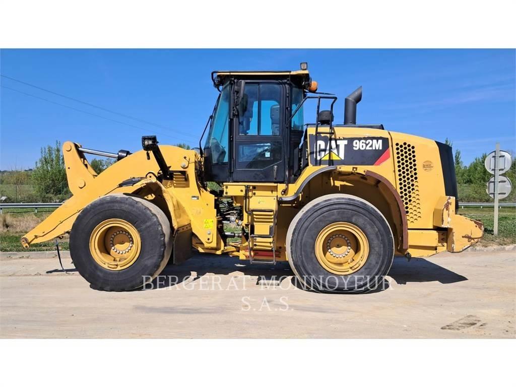 CAT 962M Iekrāvēji uz riteņiem