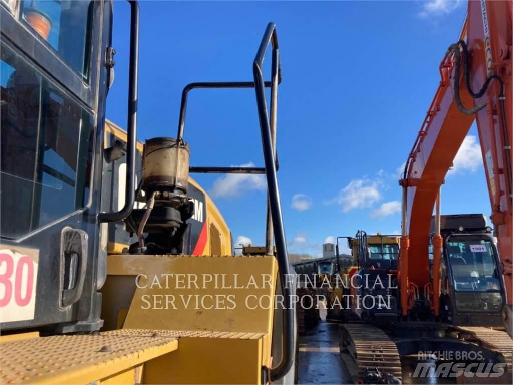 CAT 962M Iekrāvēji uz riteņiem