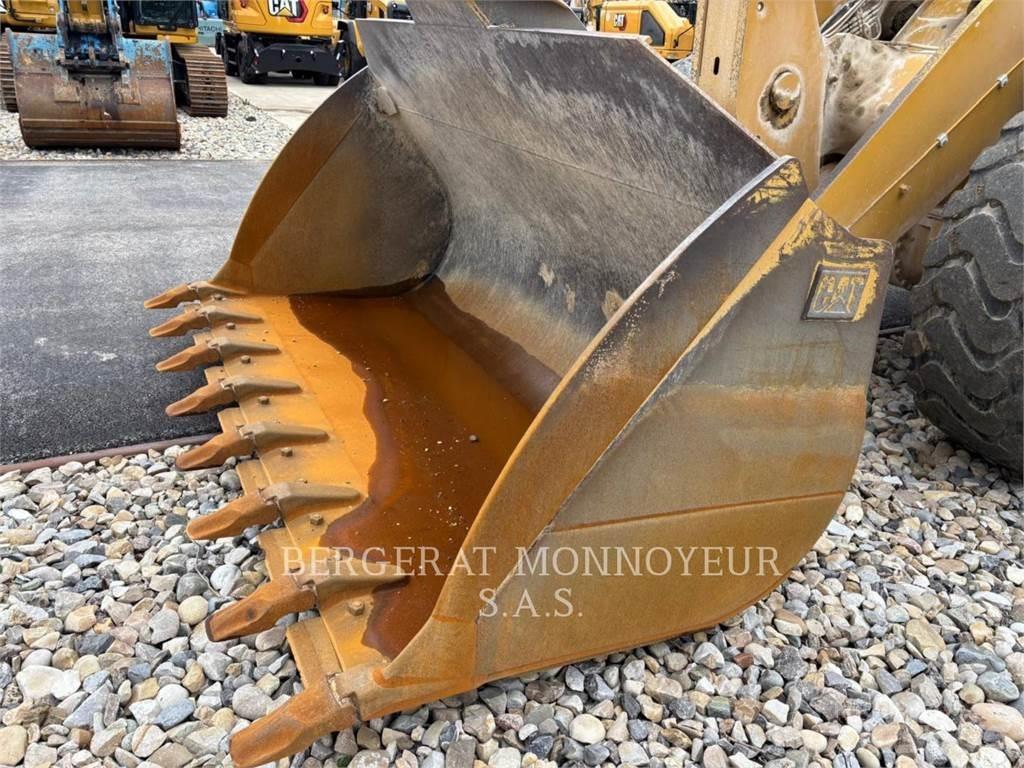 CAT 962M Iekrāvēji uz riteņiem